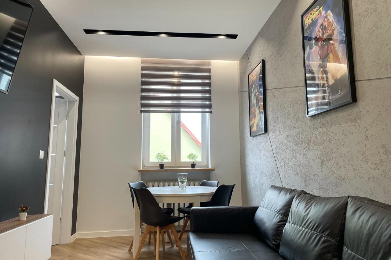 Hill Valley Apartment *